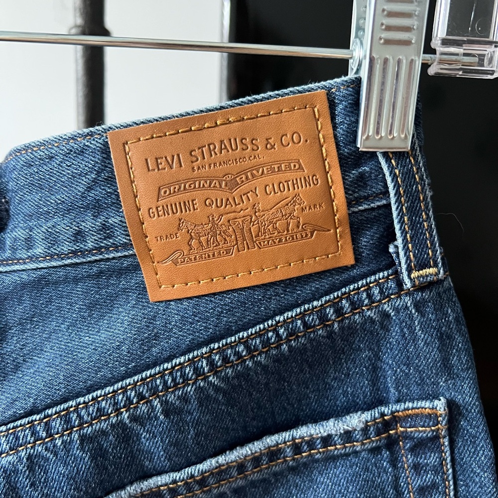 Levi’s high waisted jean shorts - Picture 6 of 7